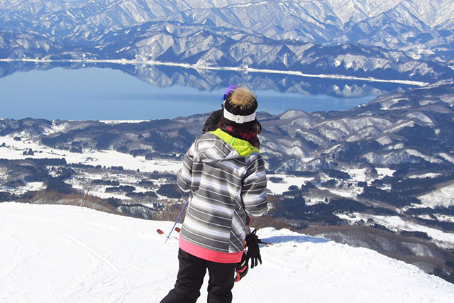EXPERIENCE ILLUMINATION & POWDERSNOW