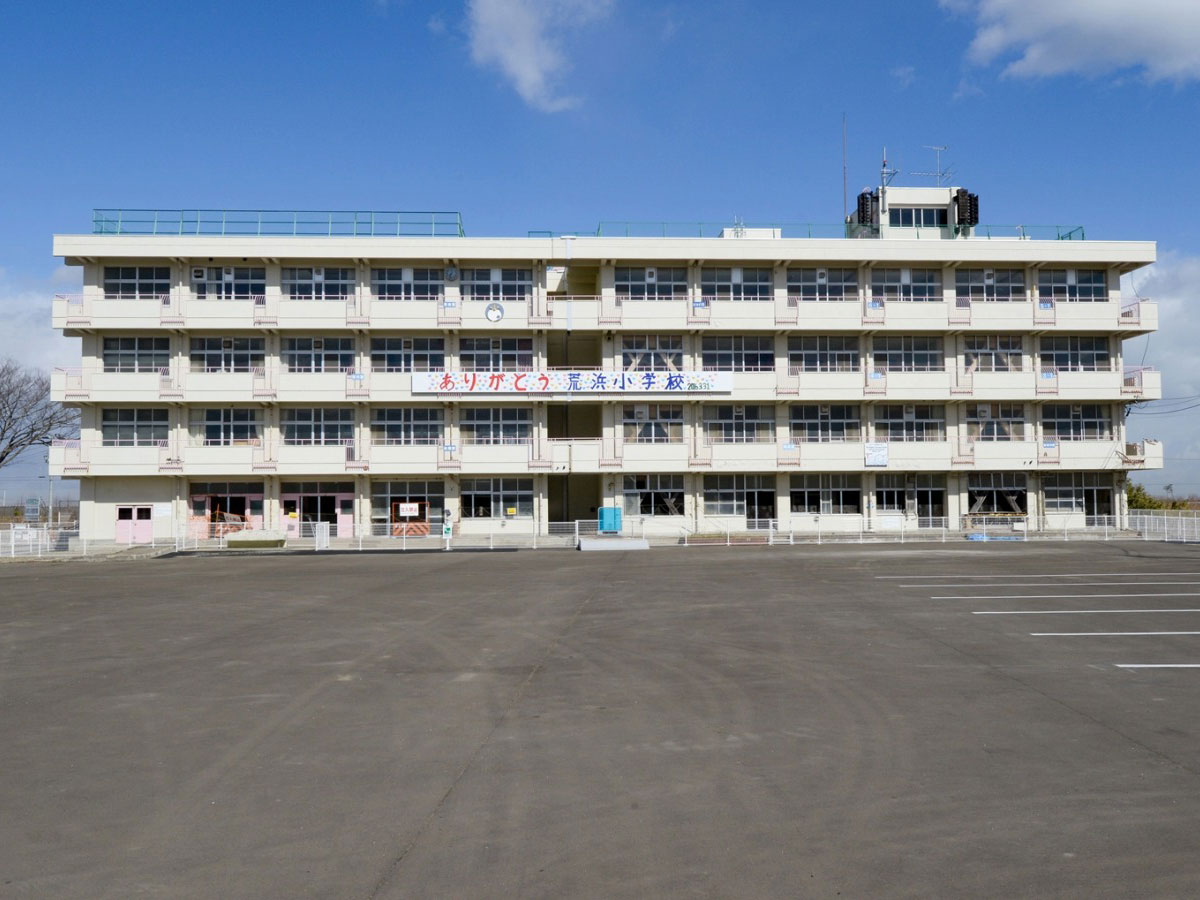 Ruins of the Great<br>
              East Japan Earthquake:
              <br>
              Sendai Arahama Elementary
              <br>
              School_1