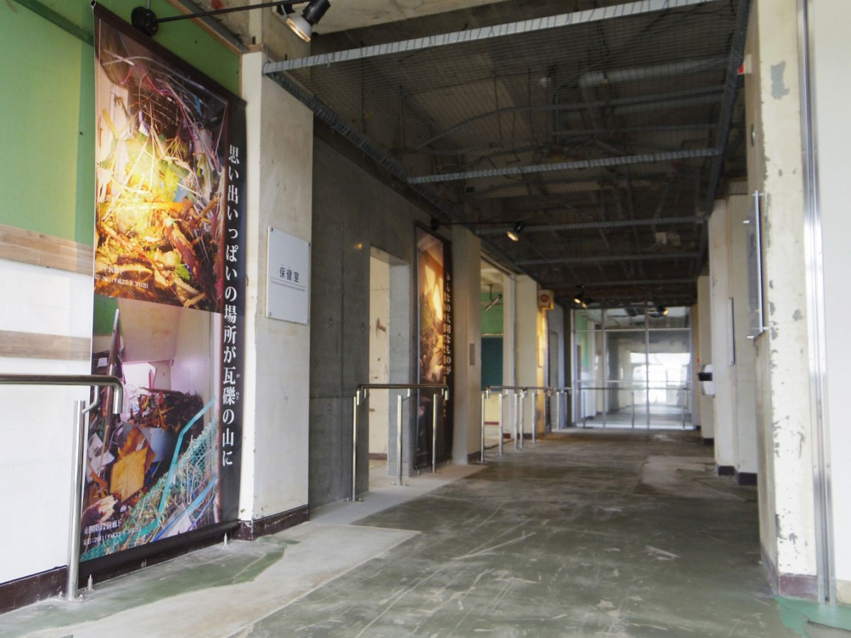 Ruins of the Great<br>
              East Japan Earthquake:
              <br>
              Sendai Arahama Elementary
              <br>
              School_2